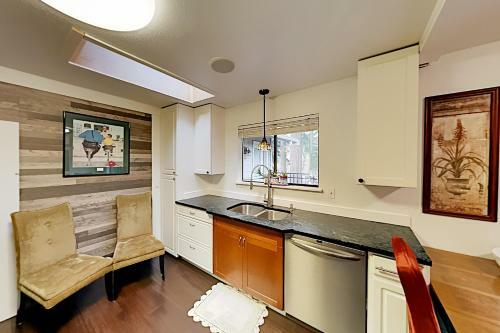 Apartamento Relaxing Retreat On Lush Acre - Furnished Deck Duplex