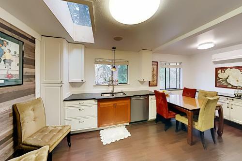Apartamento Relaxing Retreat On Lush Acre - Furnished Deck Duplex