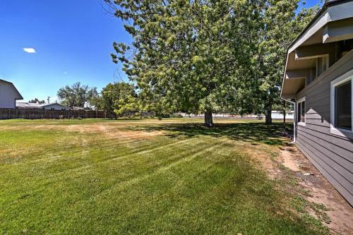 Lovely Pasco Home With Yard - Near Tri-cities Airport