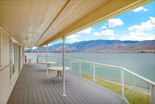 Linger Longer Lakeside Cottage