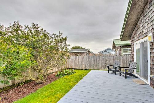 Airy Coastal Escape With Deck - Steps To Beach!