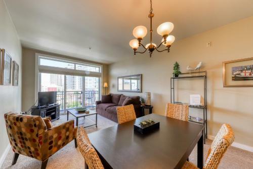 Belltown Court North