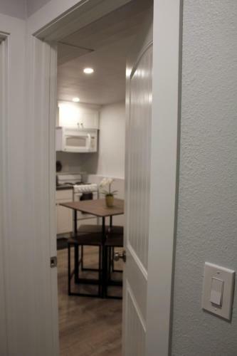 Hostal Rainier Retreat (walk To Metro)