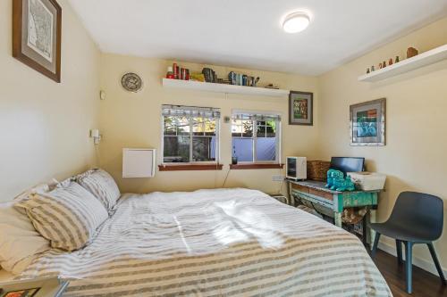Artsy Cottage On Capitol Hill