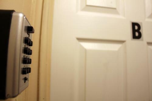 Hostal Brighton Retreat (walk To Metro)
