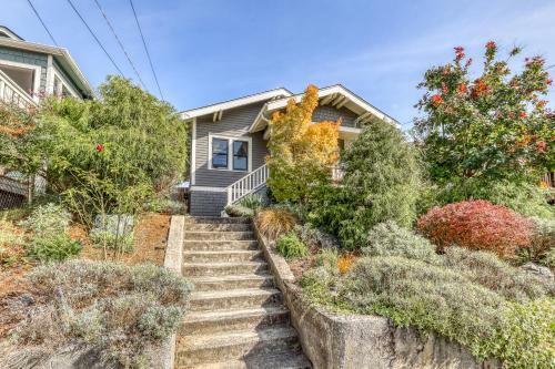 Classic Craftsman - 3 Bed 2 Bath Vacation Home In Green Lake