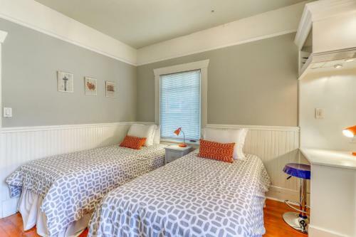 Classic Craftsman - 3 Bed 2 Bath Vacation Home In Green Lake