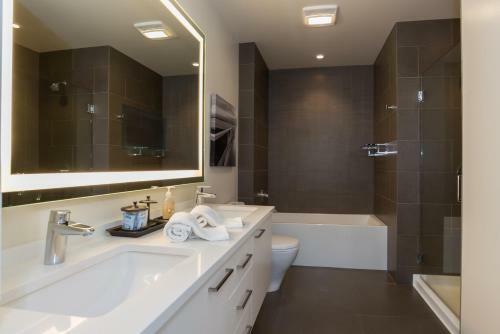 Downtown Seattle Convention Center Apartments