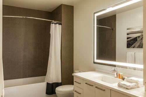 Downtown Seattle Convention Center Apartments