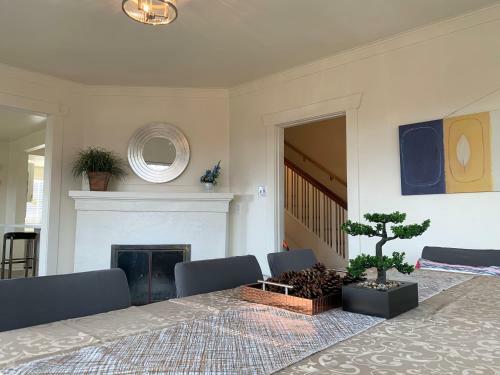 Arboretum View Evergreen Private Room