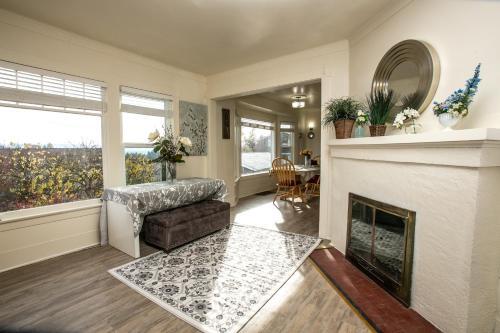 Arboretum View Evergreen Private Room