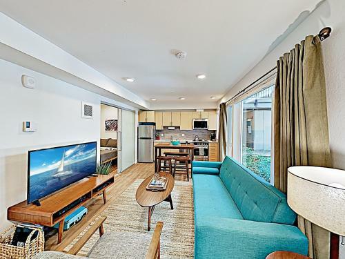 Apartamento New Listing! Chic Capitol Hill Condo With Courtyards Condo