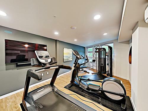 Apartamento New Listing! Chic Capitol Hill Condo With Courtyards Condo