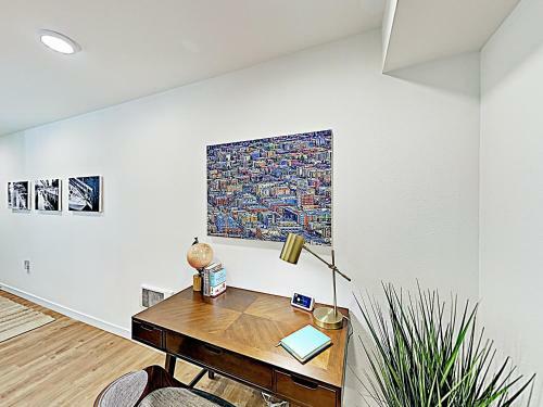 Apartamento New Listing! Chic Capitol Hill Condo With Courtyards Condo