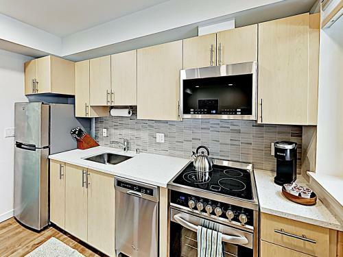 Apartamento New Listing! Chic Capitol Hill Condo With Courtyards Condo