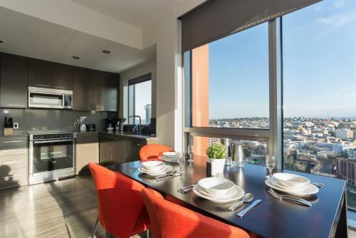 Pike And Pine Apartments