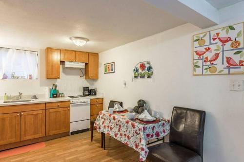 Eastlake One Bedroom Getaway