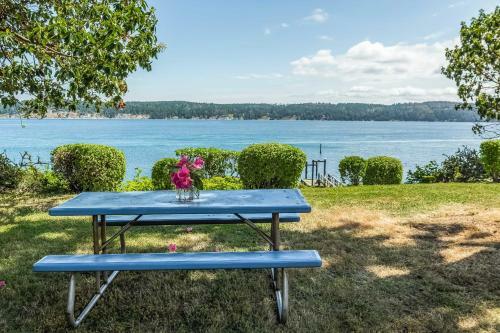 Waterfront Home - Easy Access To Olympic Peninsula