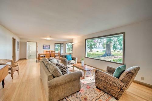 Waterfront Home - Easy Access To Olympic Peninsula
