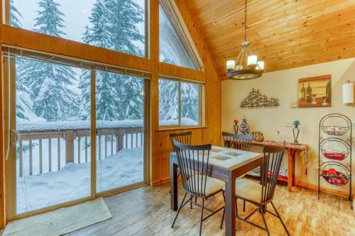 Conifer Estate With Bonus Suite