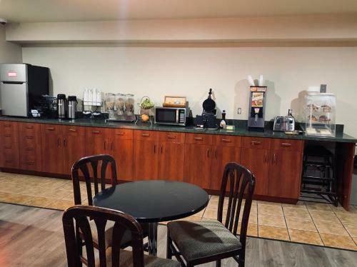 Hotel Toppenesh Inn & Suites