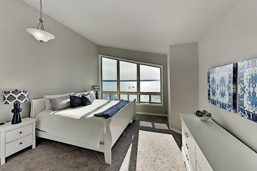 Modern Beachfront Home With AC And Huge Terrace Home
