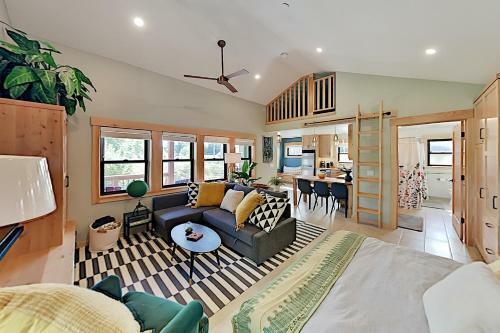 Designer Cottage With Accessible Kitchen & Bathroom Cottage