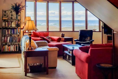Expansive Views Family Oceanfront Beach Home