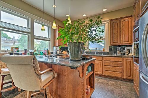Idyllic Wine Country Bandb With Yard Walk To Town