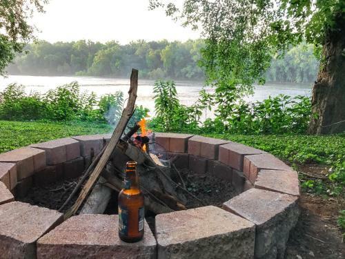 Stone River House, Private River Access