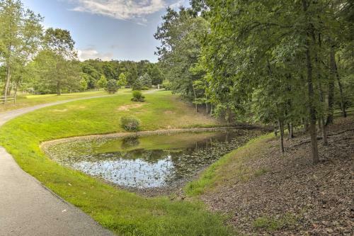 Creekside Berkeley Springs Cabin On 35 Acres!