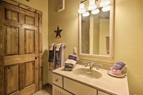 Creekside Berkeley Springs Cabin On 35 Acres!