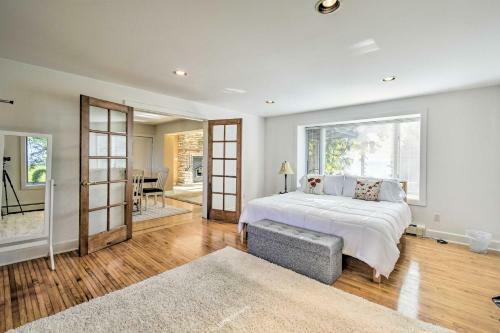 Algoma Lake Retreat With Bbq Grill, Yard And Fire Pit!