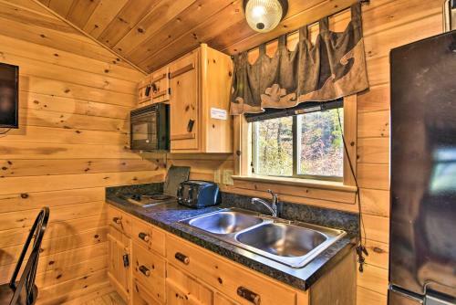 Pet-friendly Semper Fi Cabin With Fire Pit!