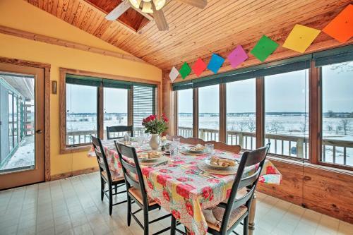 Updated Cabin On 7 Acres - Near Lake Geneva!