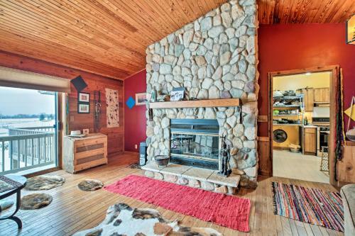 Updated Cabin On 7 Acres - Near Lake Geneva!