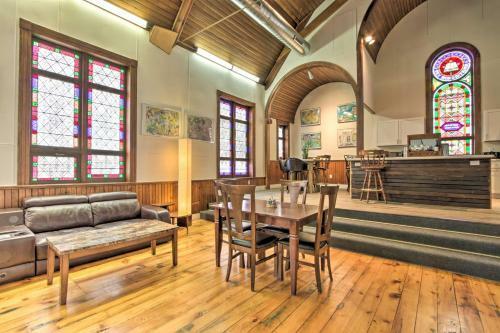 Historic Church Home - Walk To Durand Shops!