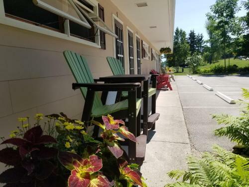 Hotel Square Rigger Harbor Motel