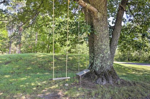Cranberry And Wine Farm Home With Trail Access!