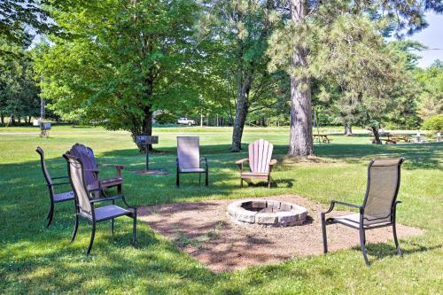 Cranberry And Wine Farm Home With Trail Access!