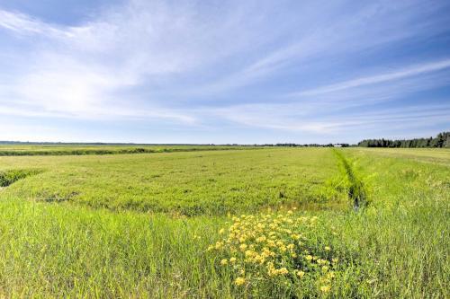 Cranberry And Wine Farm Home With Trail Access!