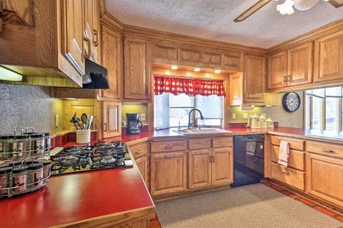 Cranberry And Wine Farm Home With Trail Access!