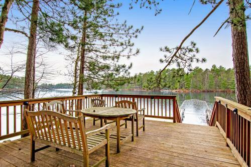 Kape Eagle Lodge