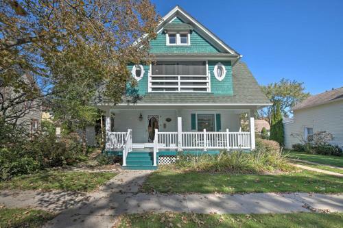 Large, Pristine Lake Geneva Home In Downtown!