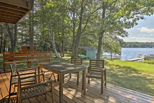 Lakefront Cabin With Boathouse, Canoe, Deck And Sauna!