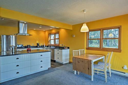 Lakefront Cabin With Boathouse, Canoe, Deck And Sauna!