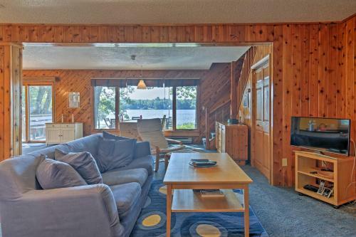 Lakefront Cabin With Boathouse, Canoe, Deck And Sauna!