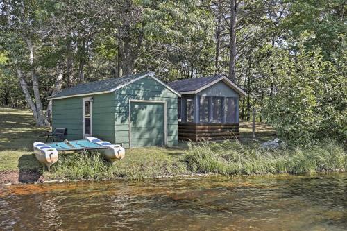 Lakefront Cabin With Boathouse, Canoe, Deck And Sauna!