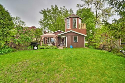Waterfront Green Bay Cottage With Stunning Views