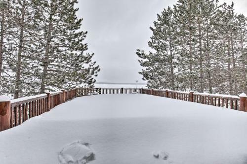 Lakefront Cabin 11 Mi To Downtown Shops And Dining!